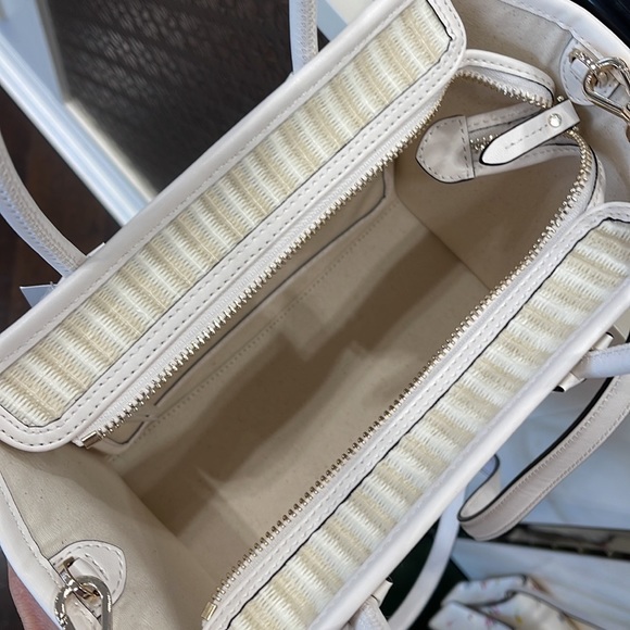 Kate Spade Ella Small Ladybug Tote Bag
COLOR:
Natural Multi
NWT - Picture 14 of 16